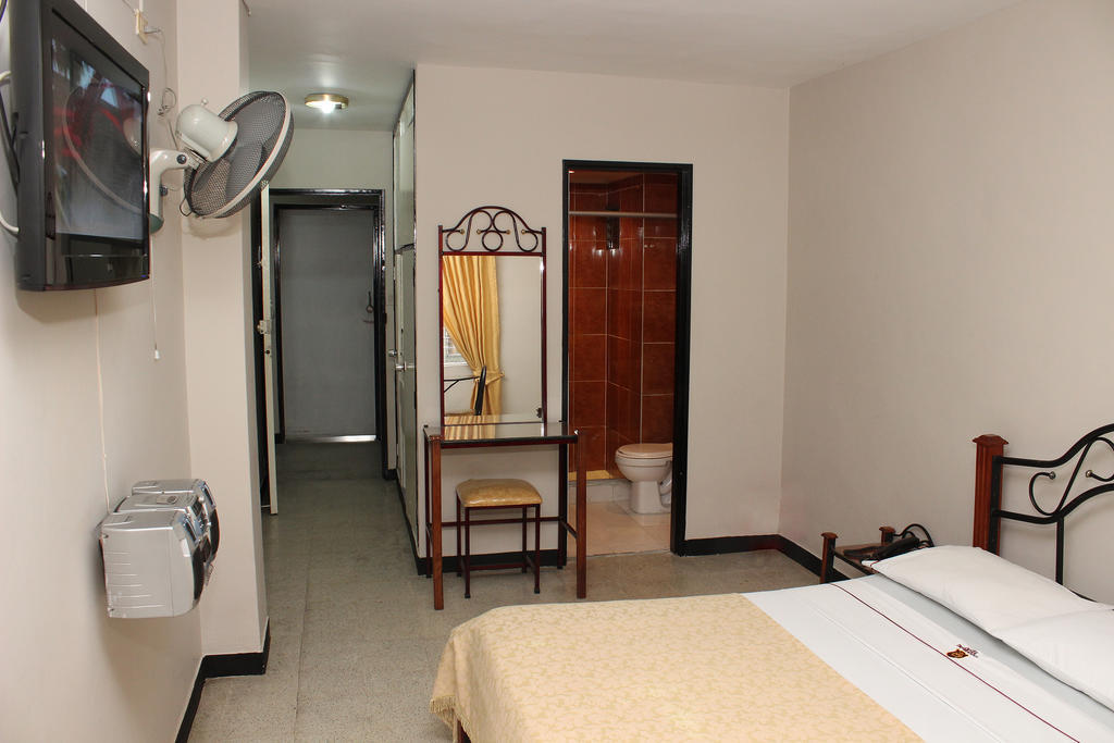 Hotel Normandia Меделин Екстериор снимка